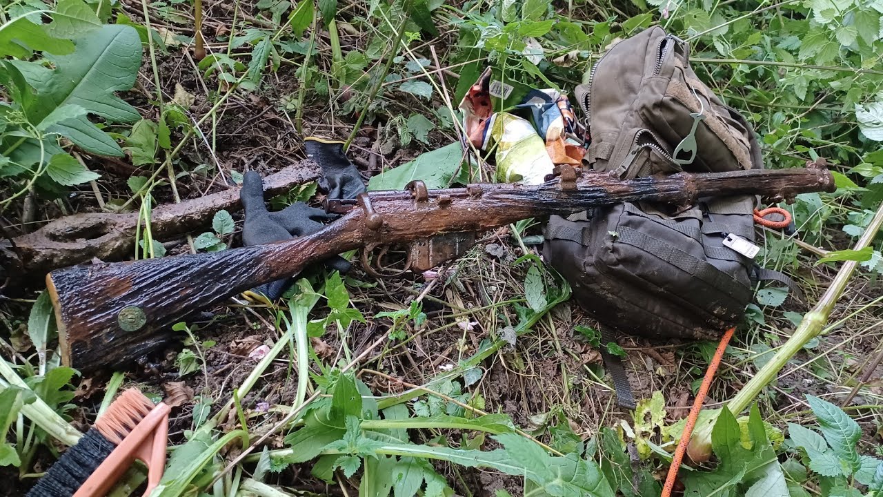 pêche à l'aimant militaria. fusil Lee-enfield  ww1.  casques , baïonnette