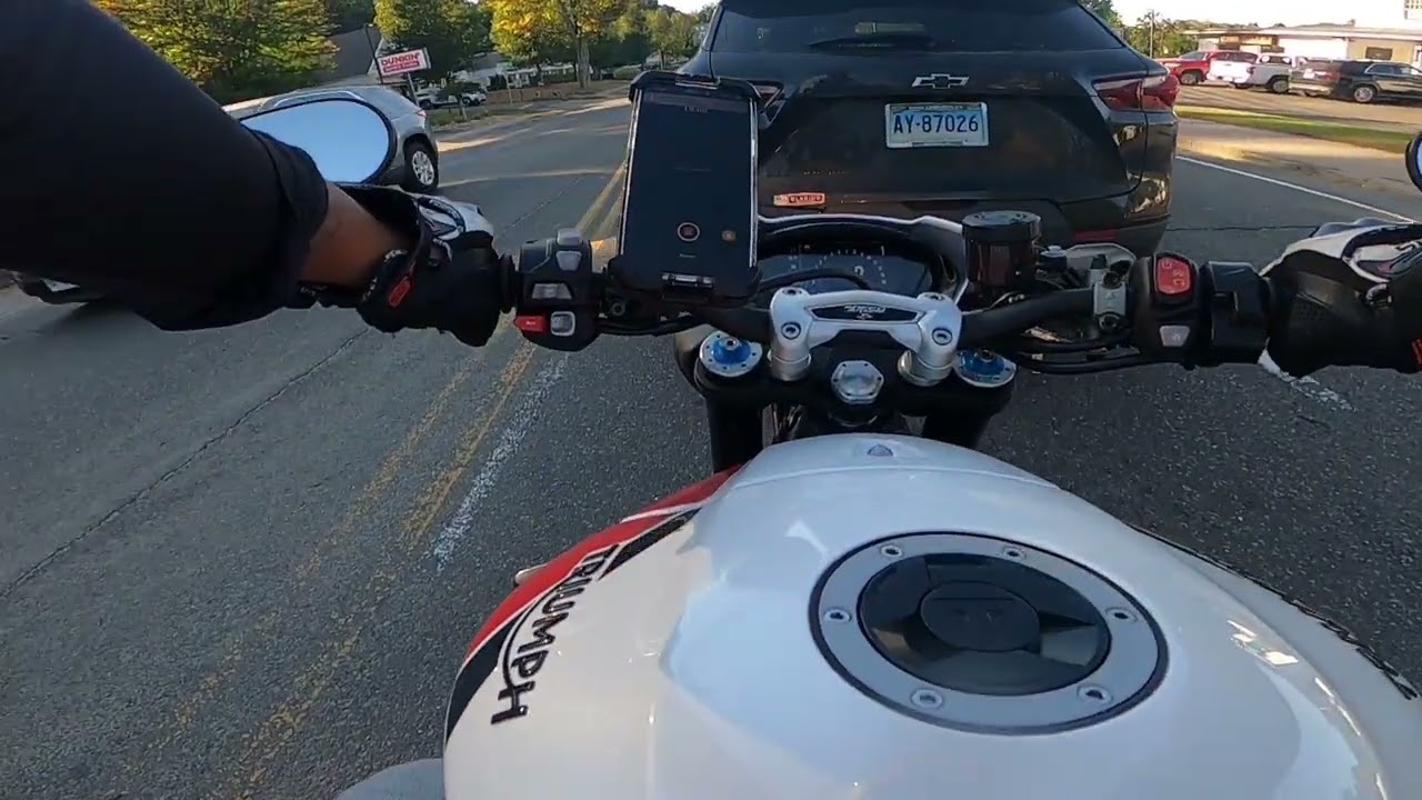 Speed Triple cruising 