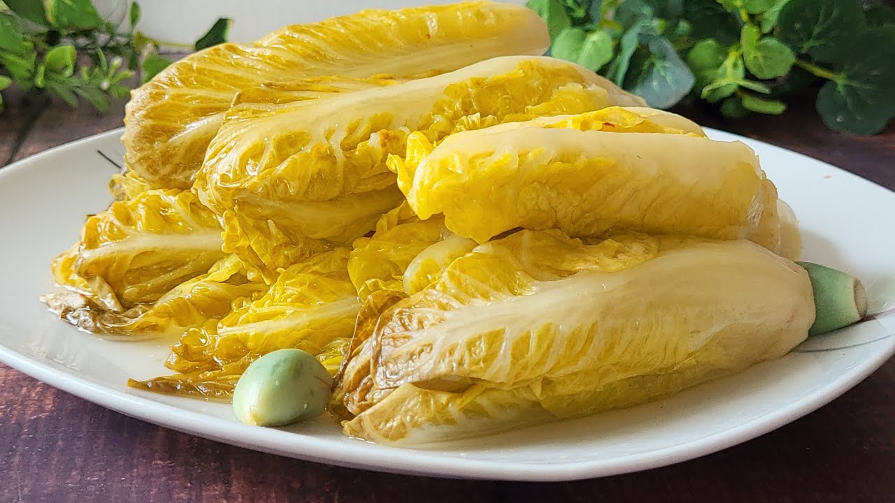عملت مخلل خس،اللون بيفتح النفس😅اشقر وعبيقرش قرش😱شو بدنا بكتر الحكي ياهيك المخلل يا بلا 💪