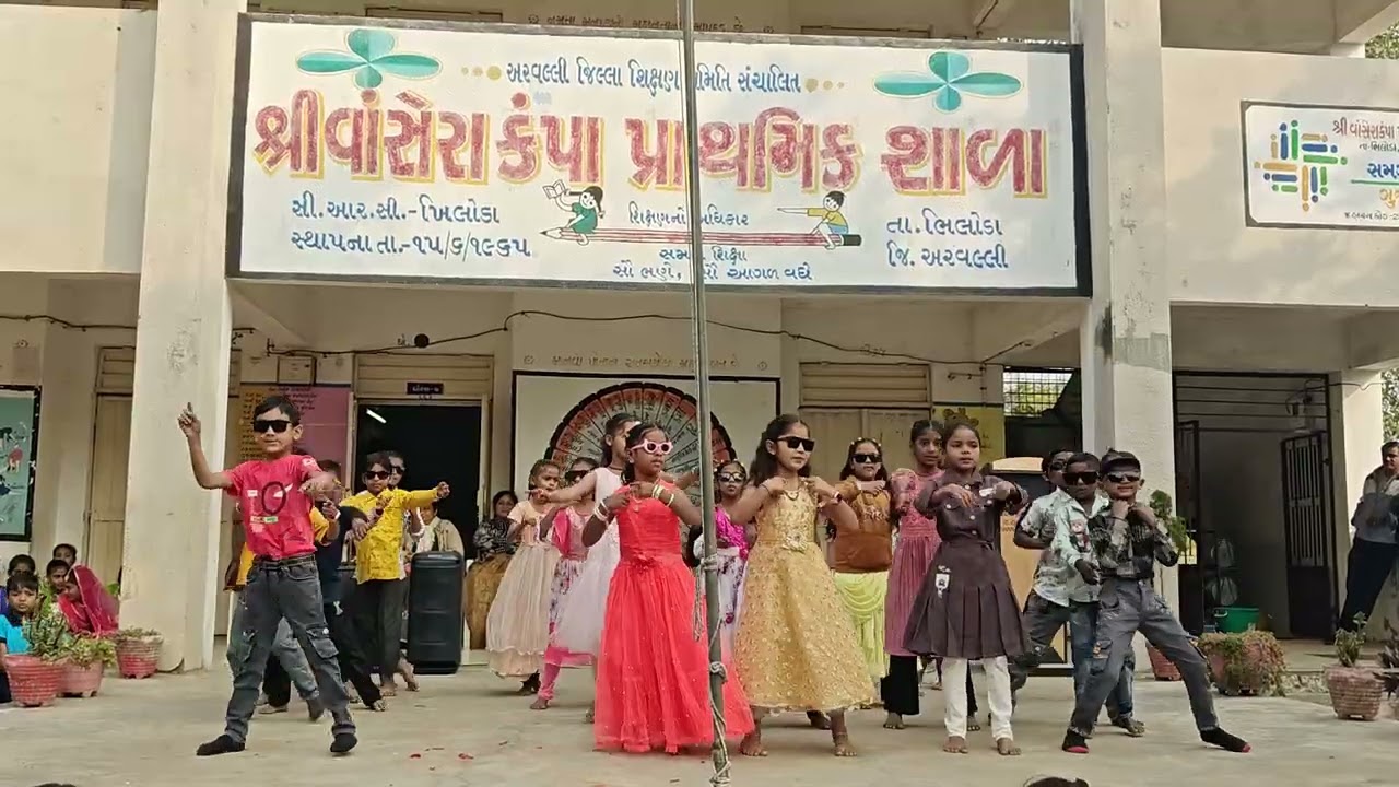 અકર ચકર ગોળ ભમરડી રે..