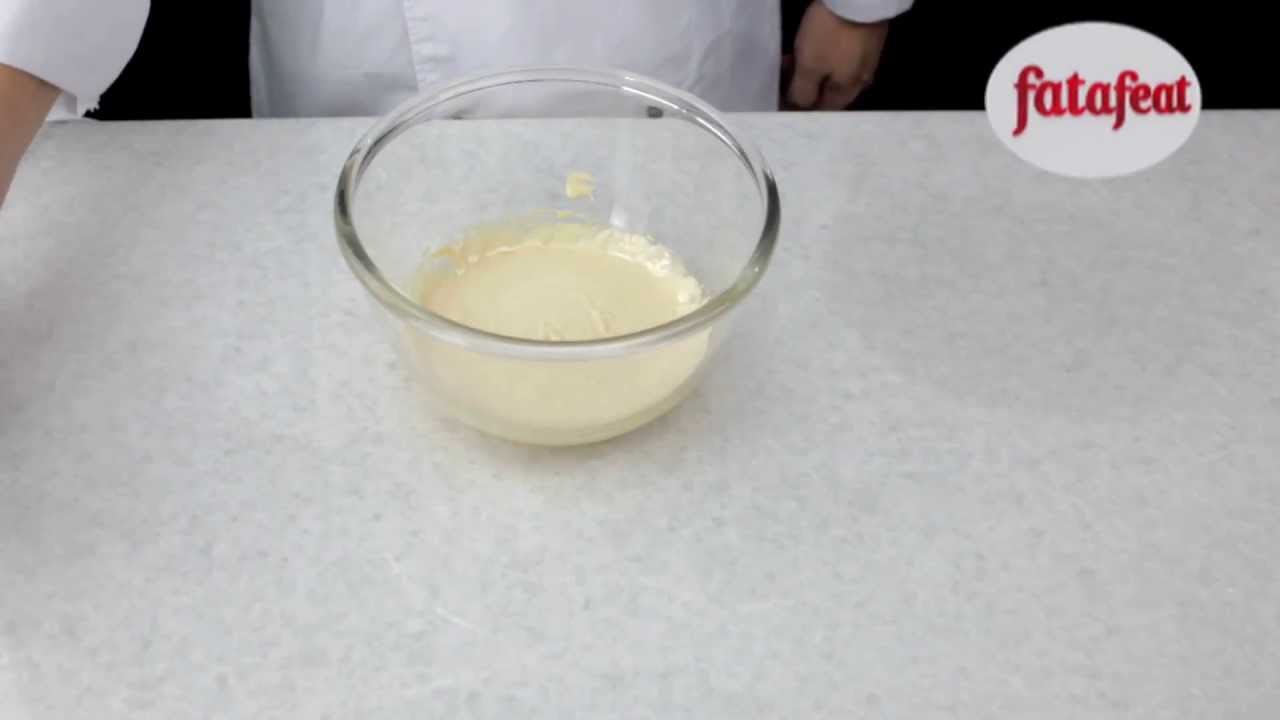 Lesson: Whipping egg yolks with sugar