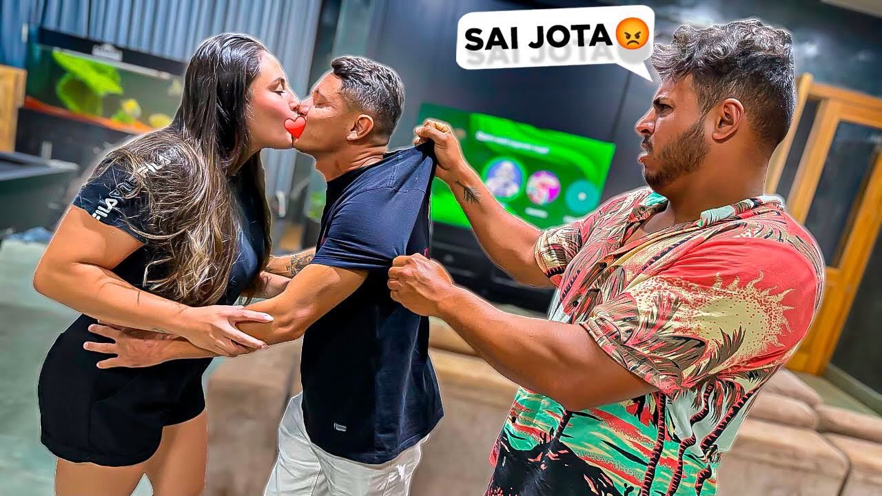 MEU AMIGO RENATO GARCIA FICOU COM CIUMES AO CONHECER MINHA NAMORADA😱