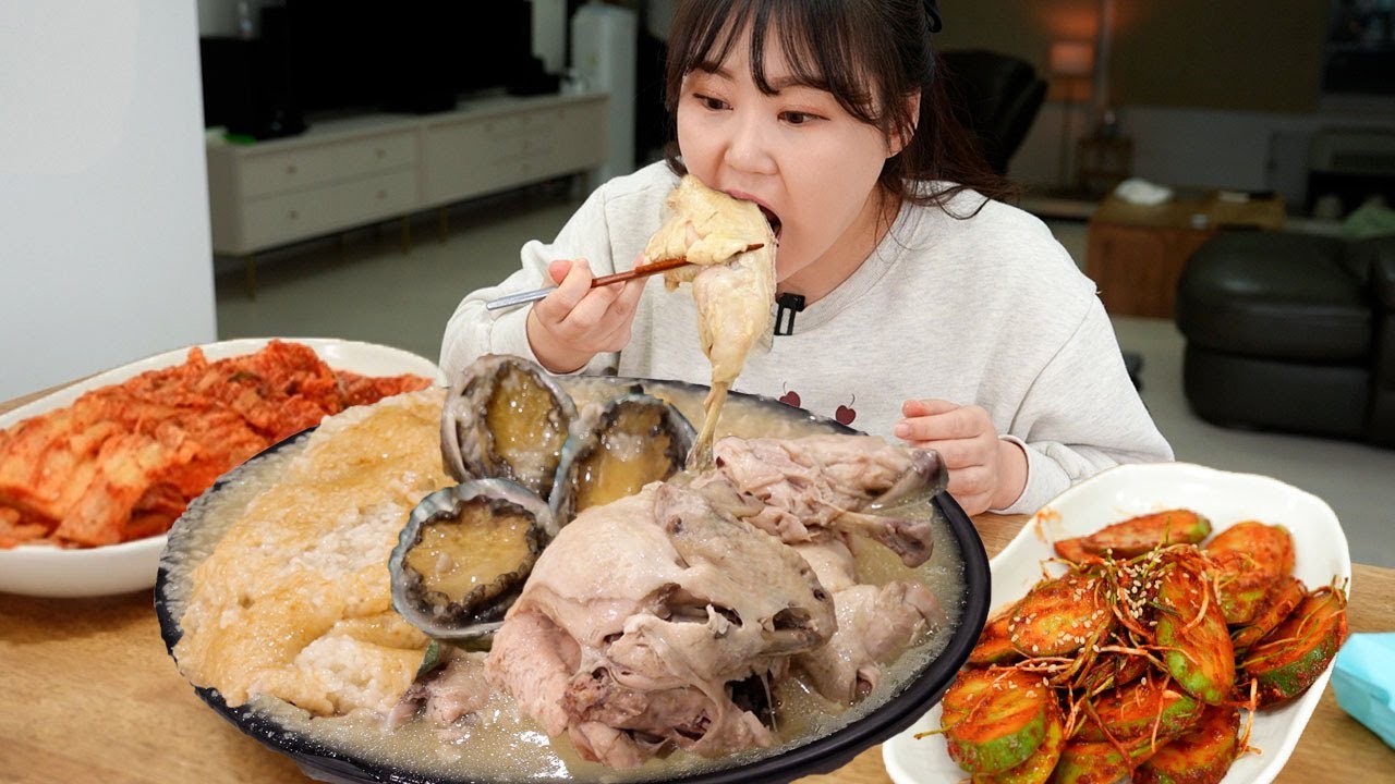 Традиционный корейский суп из цельной курицы с поджаренным рисом и морскими ушками🍗Mukbang
