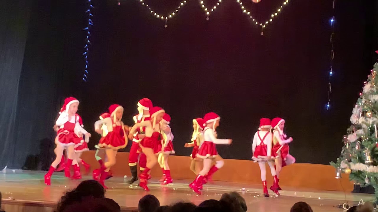 Коледен танц