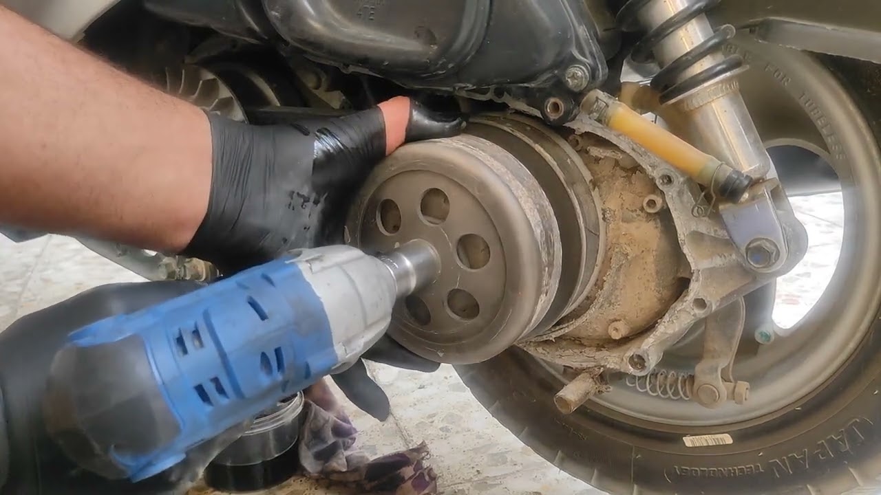 عدنه الدراجة أحد الإخوة يكول بيه صوت كلش قوي بعد تنظيف وتبديل الكلجات تبين انو صوت بربرن الروله تابع