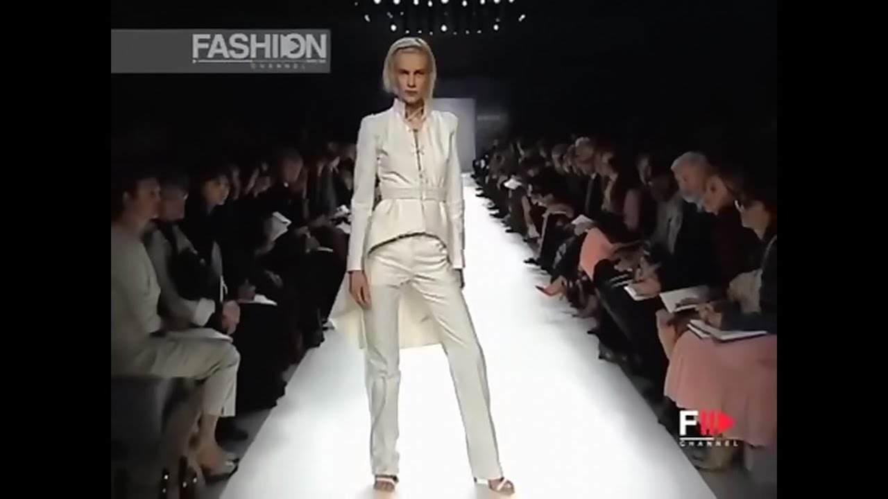 Givenchy spring-summer 2002 OFFICIAL AND ORIGINAL VIDEO