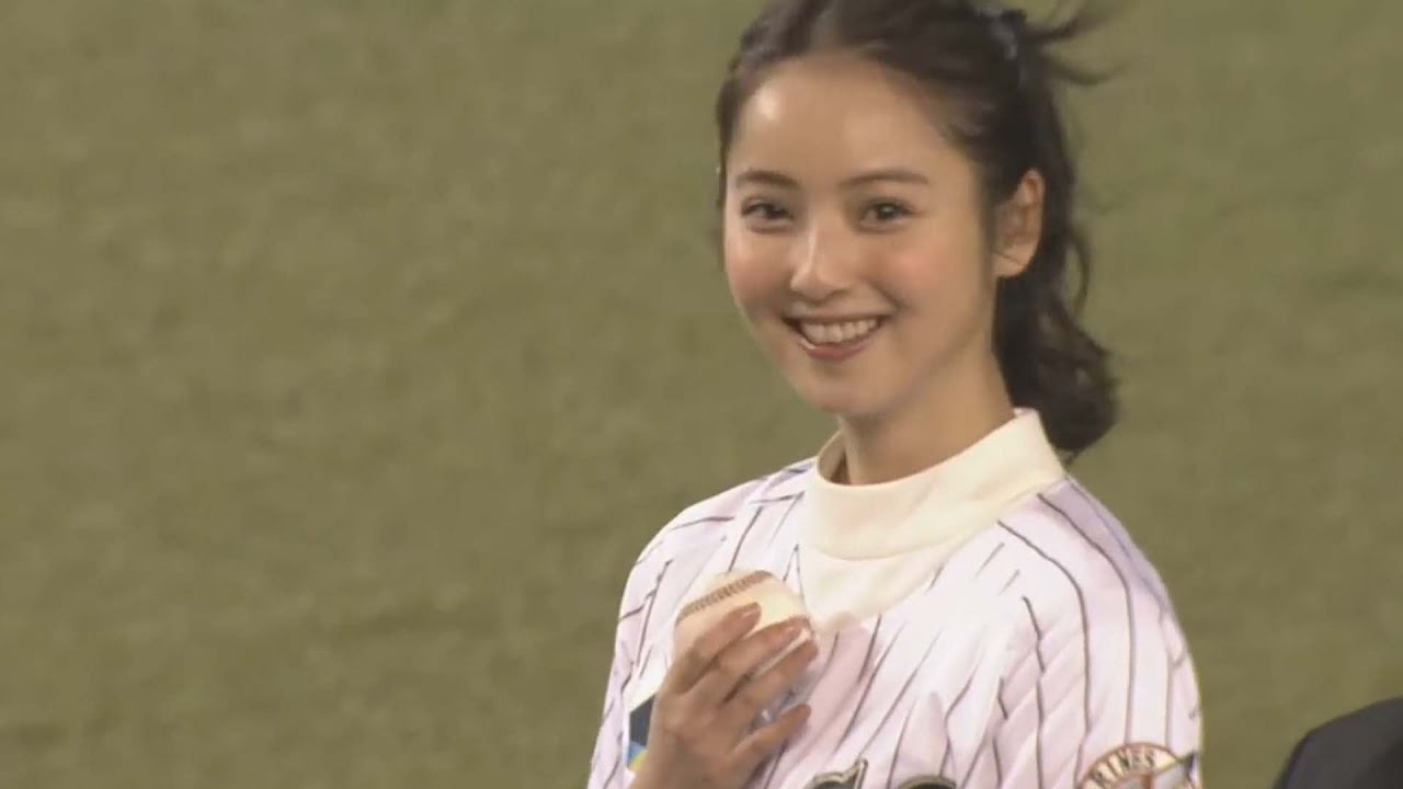 【女優の佐々木希さん】かわいすぎて失神しそうな始球式