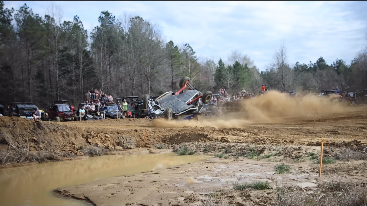 XYZ BEATS CAN AM X3 | EPIC CRASH | Lunatic Racing at Mudslangers in MS
