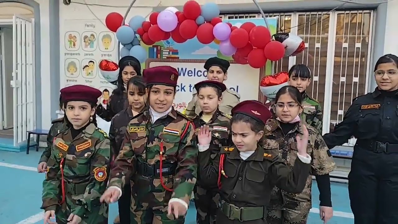 احتفالية سور الوطن حام الناس  لمجموعة من التلميذات مع تفاعل تلاميذ المدرسة