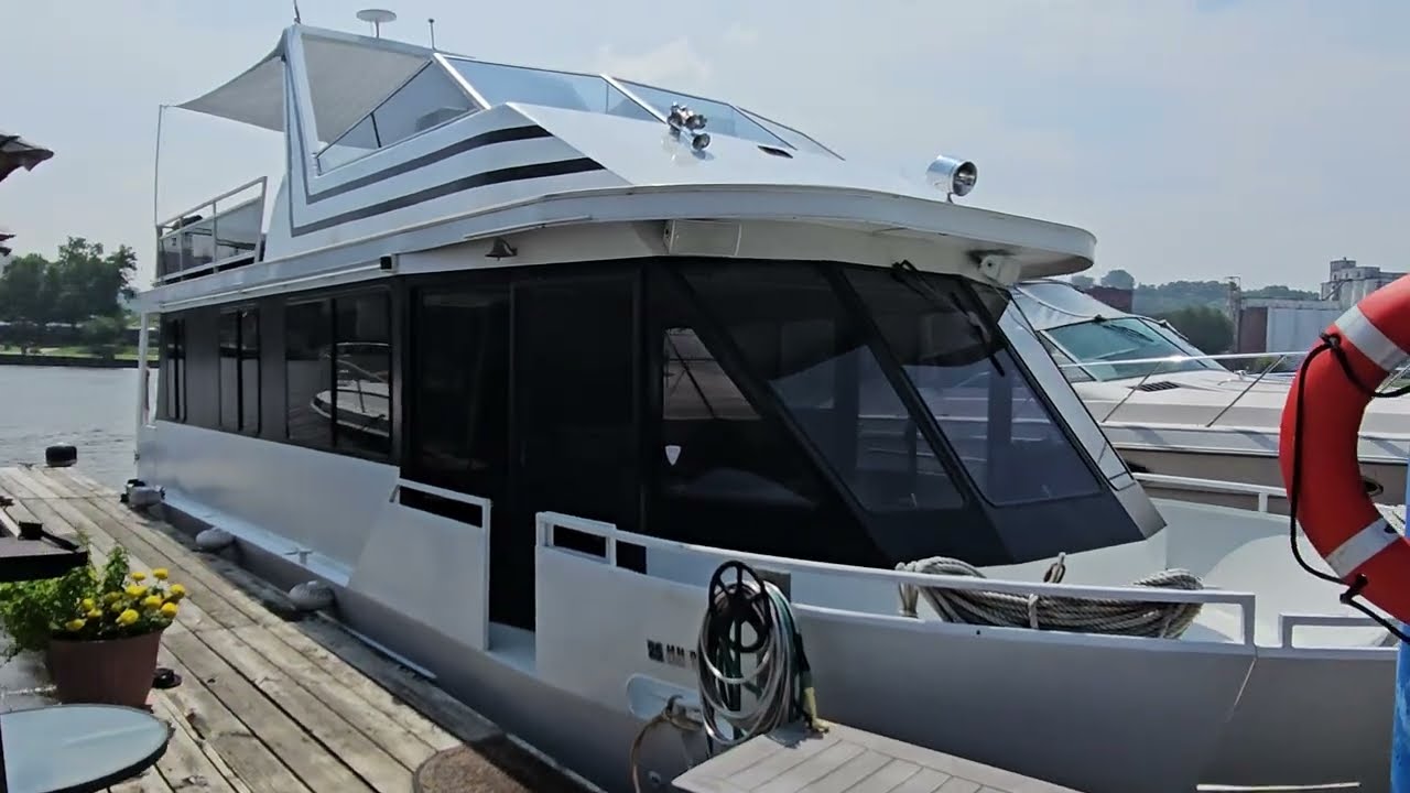 Live aboard for under $50,000.  A must see House Boat, clean, lots of room and a great price! #boats