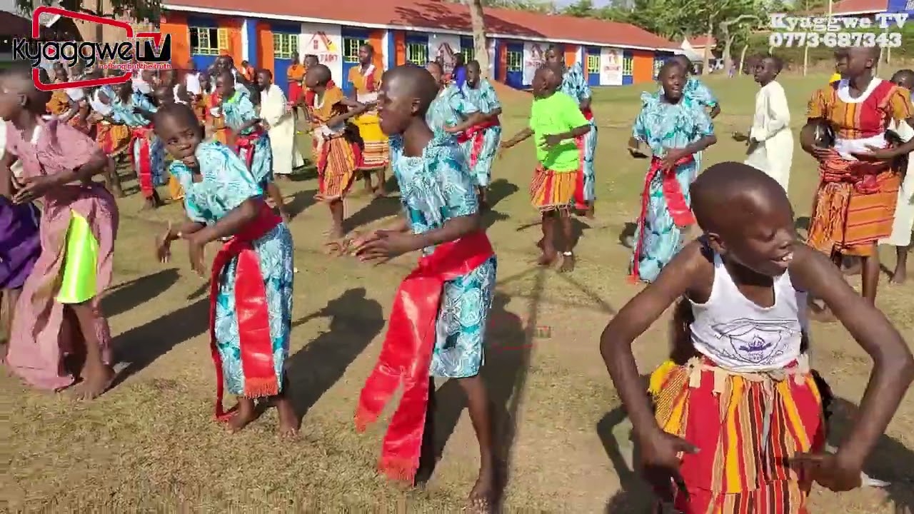 Bishop West Boarding Primary School ne Taata weebale