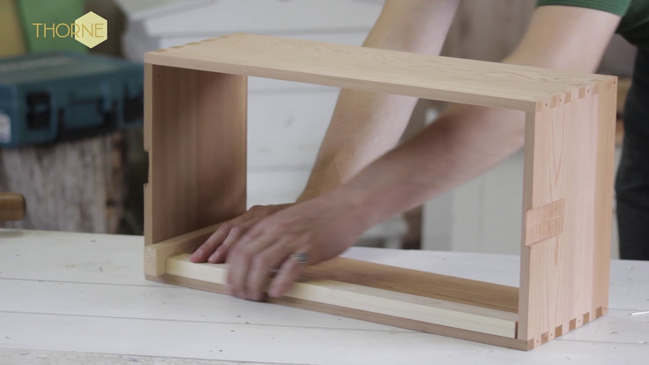Thorne Beehives - assembling a Nucleus Hive Roof