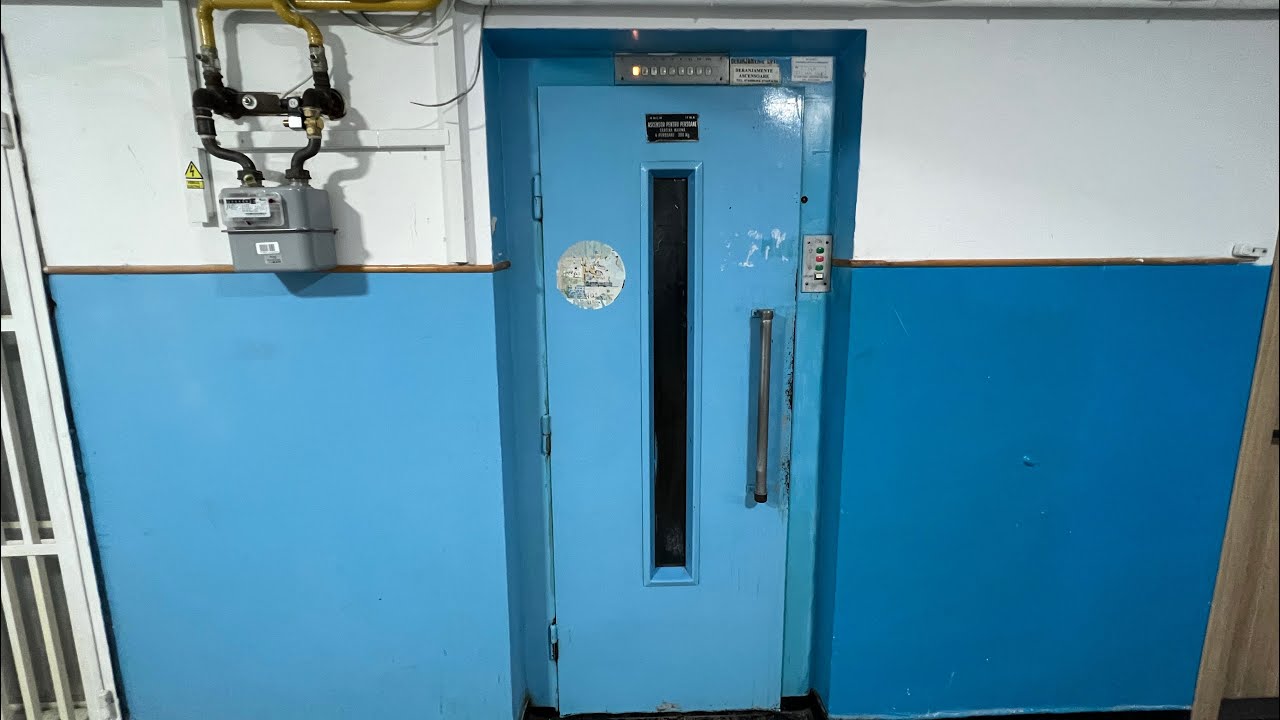 Old IFMA Traction Elevator@ Bulevardul Mihai Eminescu Bl.D4 Sc.D, Piatra Neamț, Romania