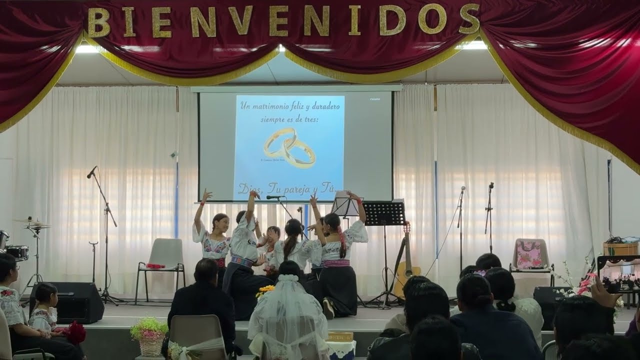Danza otavaleña en Bodas de Oro 50 años de aniversario.