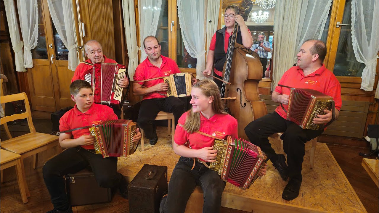 Stubete 5.  Juli 2024 Hausmusik: Familienkapelle Krummenacher