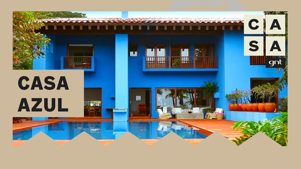 CASA DE PRAIA projetada por Legorreta traz fachada azul e interior neutro | Casa Brasileira