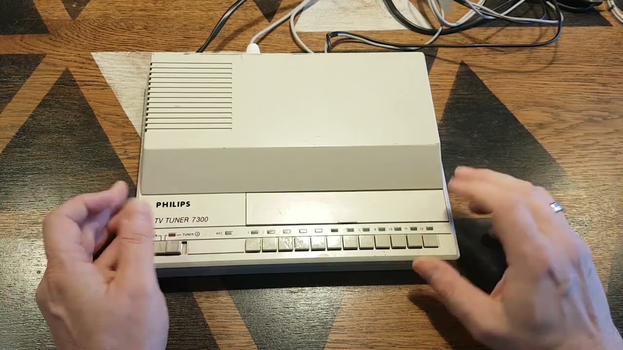 Alt und nutzlos: Analoges Fernsehen am Monitor - der Philips TV-Tuner