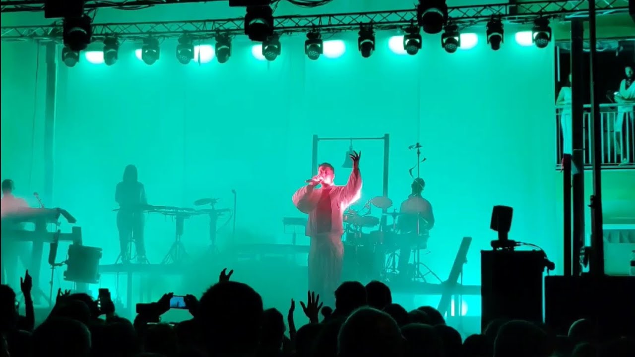 Zetak cantando Zoriontasuna en el concierto de fiestas de Sartaguda (Navarra) 