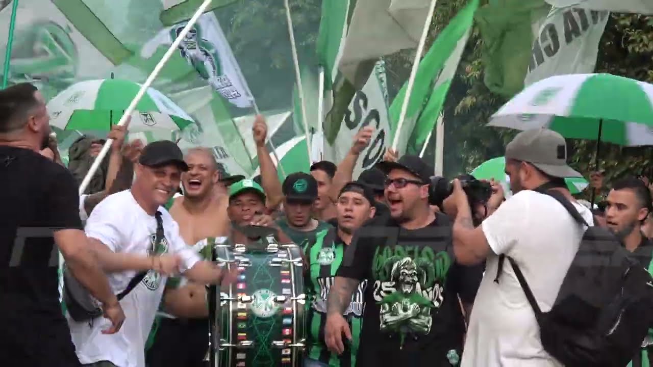 #FútbolEnPaz ASÍ EMPEZÓ LA #CamintaVerdolaga en la previa del #ClásicoPaisa