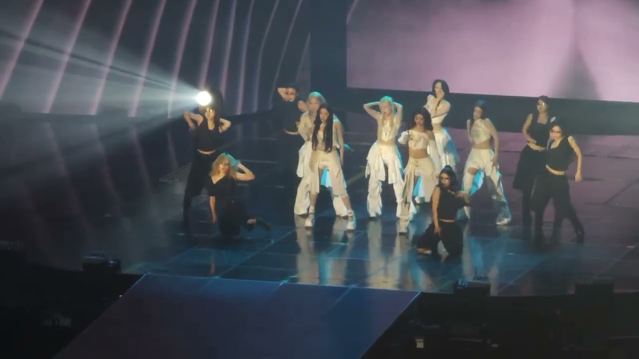 NMIXX 'Phoenix' Dance Mirror