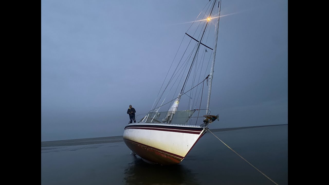 Continuation of our journey from Cuxhaven to Varel harbor with dry landing on Nordeversand. S06:04