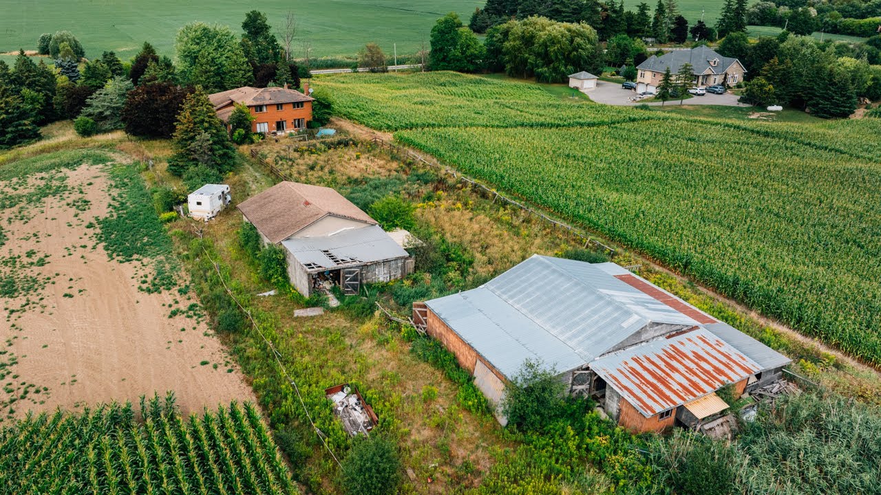 *THEY LEFT EVERYTHING* I Found an ABANDONED 1980s Farmstead With Multiple Vehicles & Out Buildings!