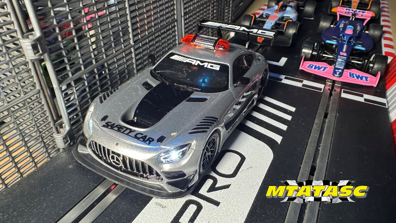 Carrera Mercedes AMG GT3 EVO Safety Car / Slot Car