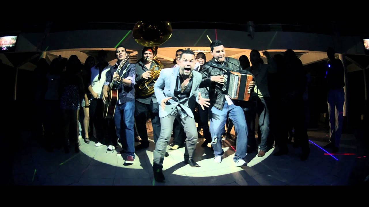 Roberto Junior y su bandeño -  LE QUITO LO FRESA - Video oficial