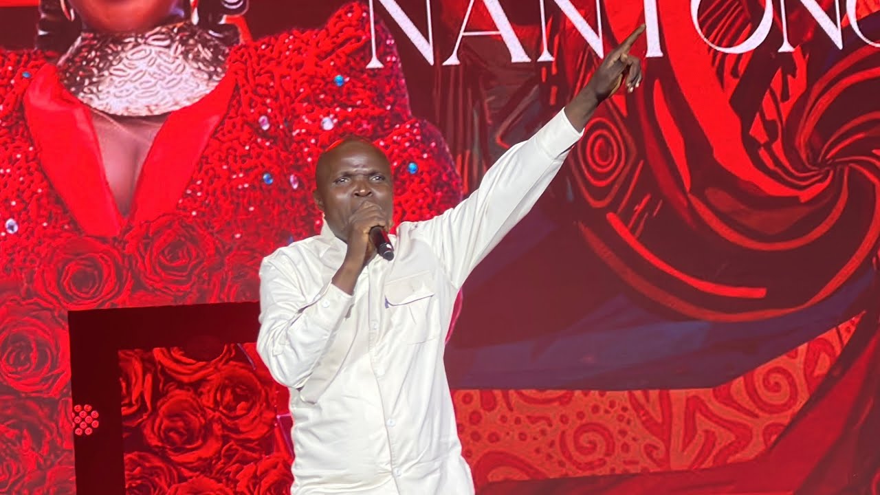 Enduulu! Ronald Mayinja akyamudde abadigize mu Concert ya Hajjat Sophie Nantongo ku Serena Hotel