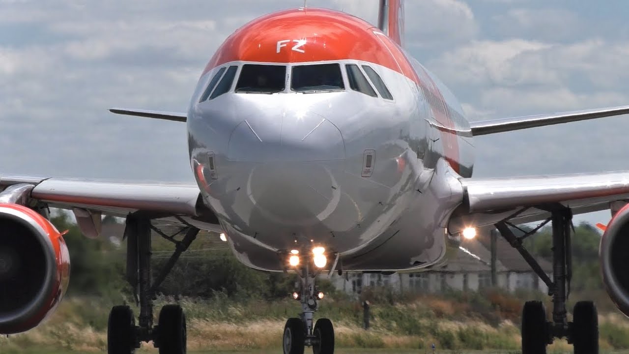 ✈ EasyJet A319-111 G-EZFZ Take off from London Southend Airport