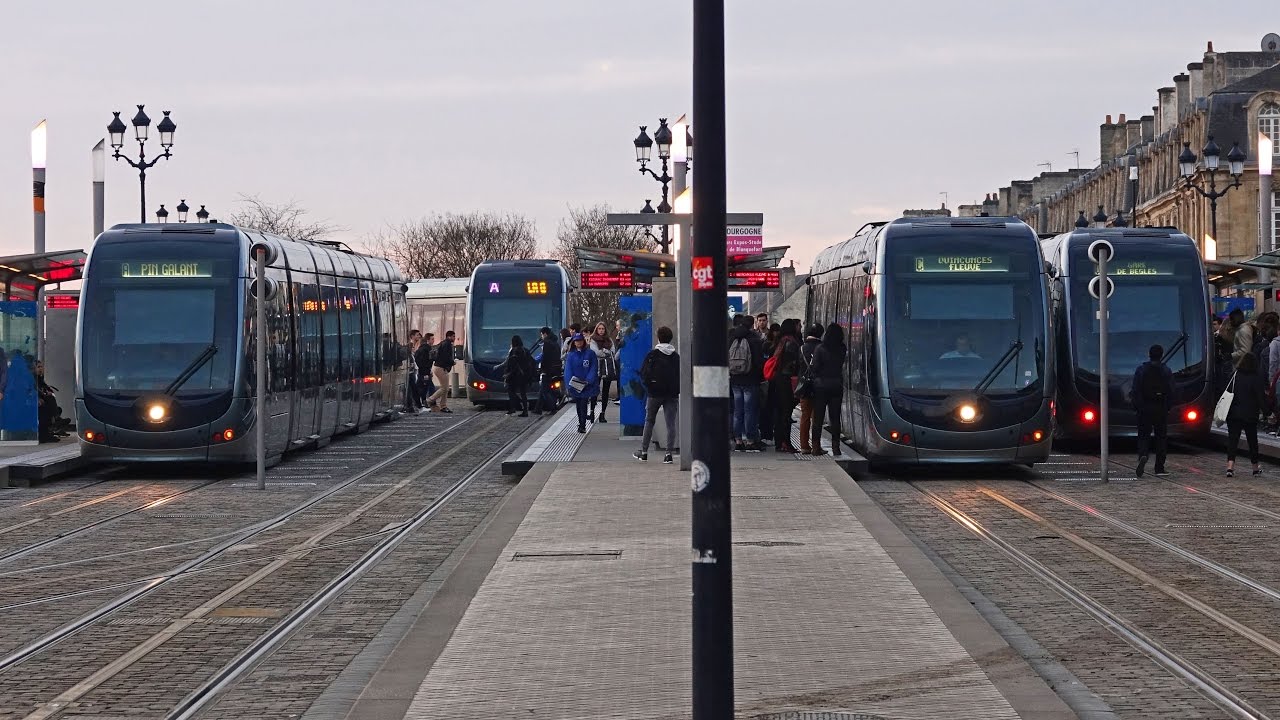 Rail Live 10. Sunrise Bordeaux Tramway, morning rush hour at Porte de Bourgogne