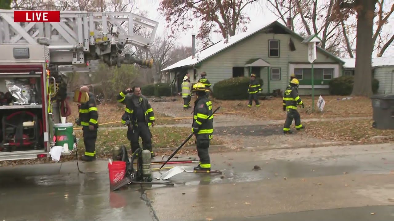 Possible life-threatening injuries in south side Des Moines fire