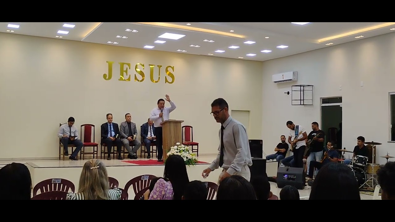 Apresentação dos visitantes, na congregação Siloé 