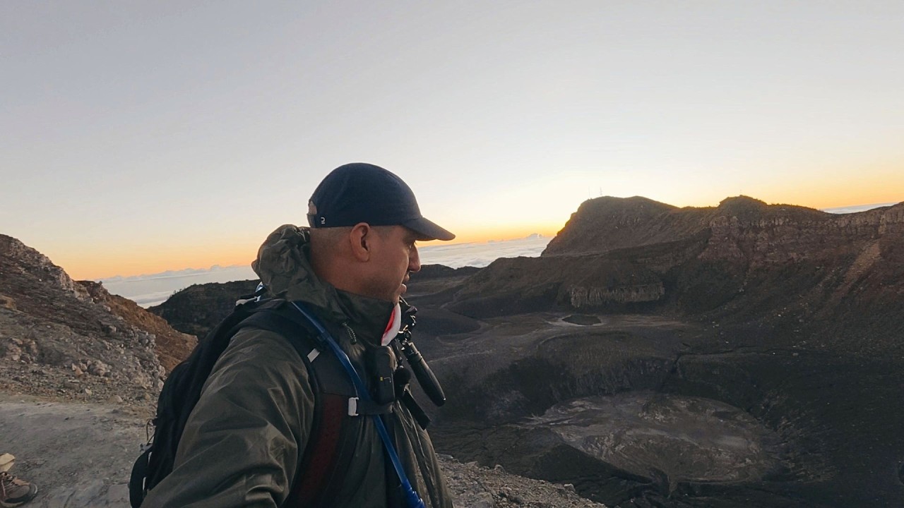 Cuando el volcán turrialba respira bajo cielo limpio 🇨🇷 | Aventura volcánica 