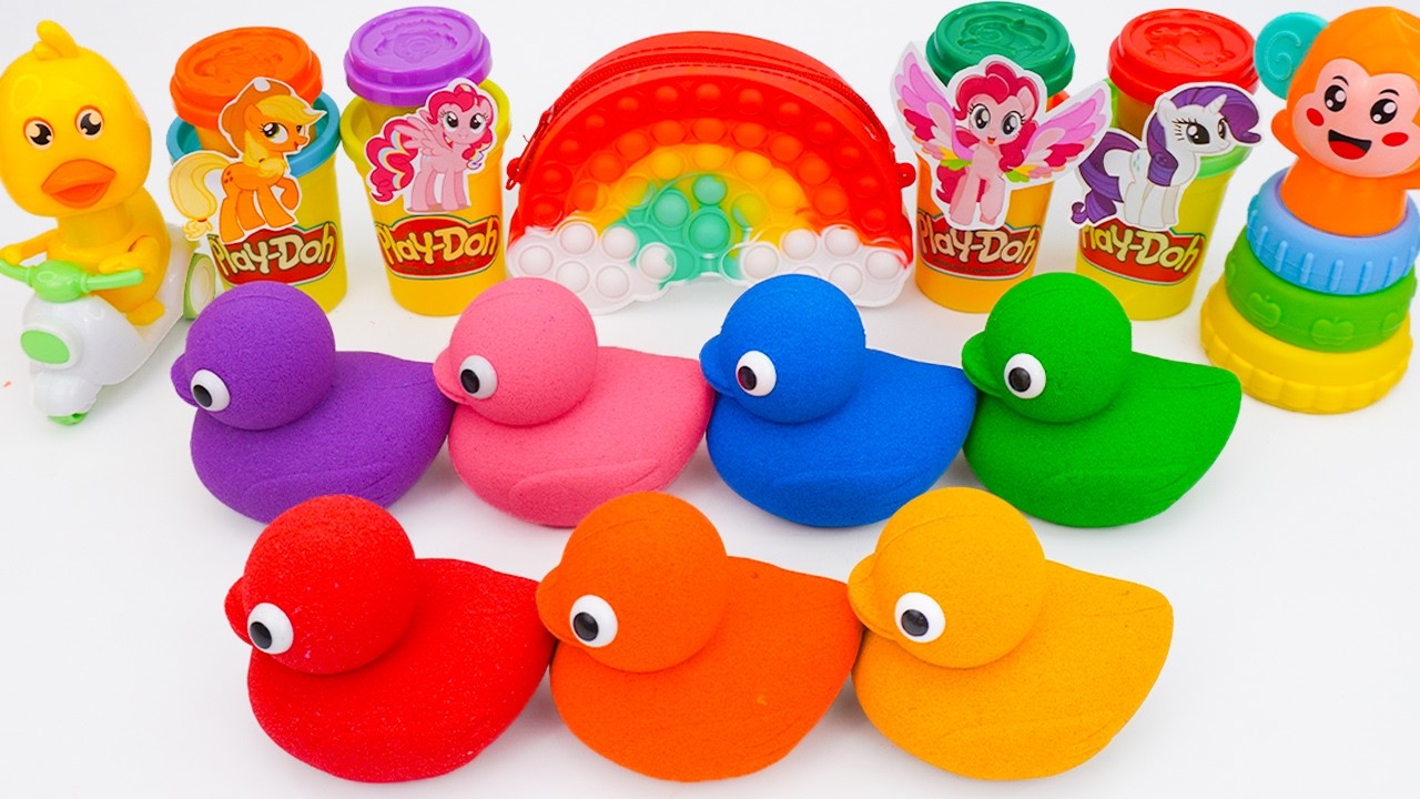 C&oacute;mo hacer un pato arco&iacute;ris con plastilina Play-Doh 🌈 Soft Sand B