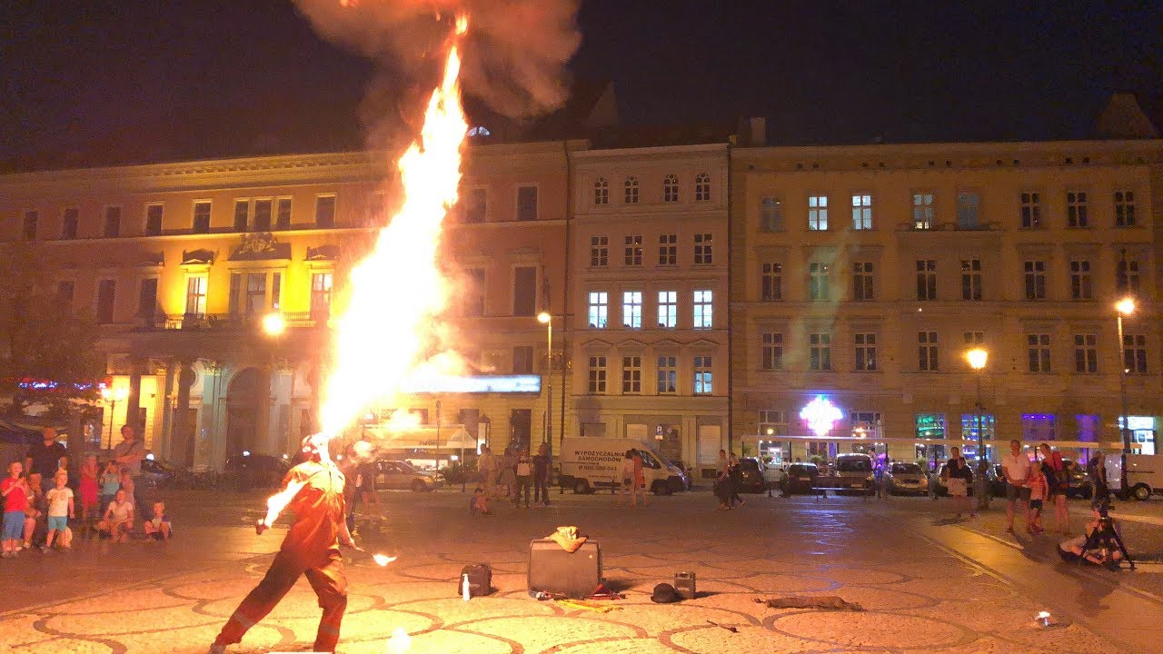 Człowiek Wulkan Ognia /4K/