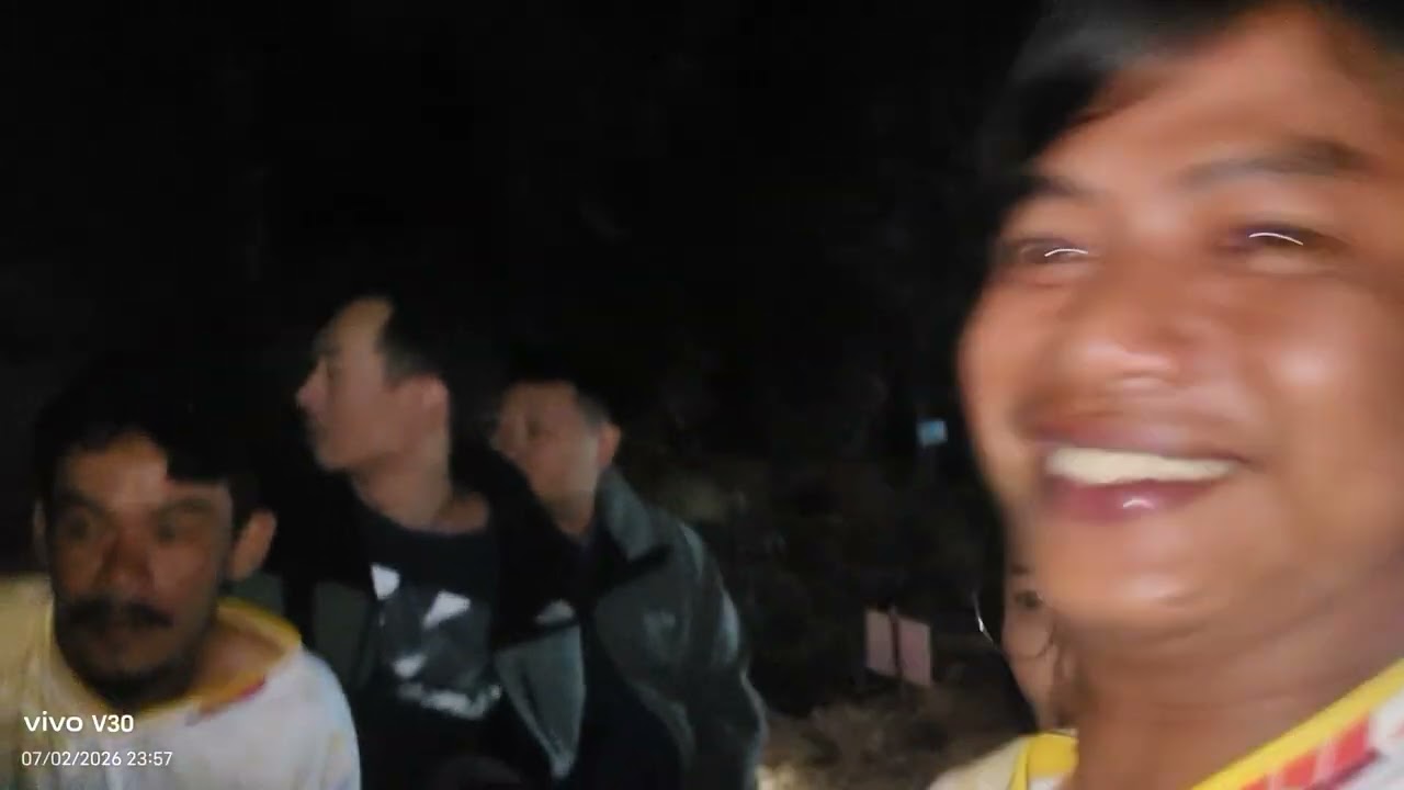 ครอบครัวตัวดำ(นั่งรถขึ้นเขาคิชฌกูฏ