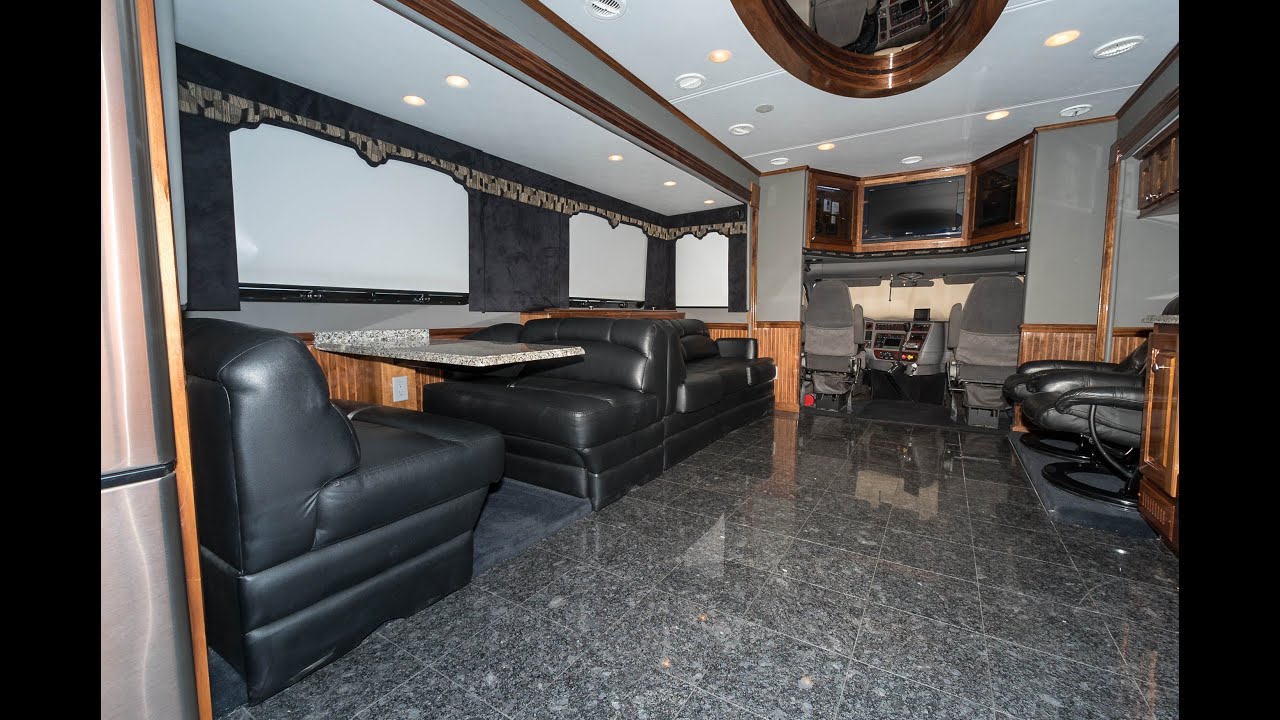SOLD - IWS Motor Coaches 2007 Silver Crown & 2008 Silver Crown Stacker Trailer Stk 5799 Interior