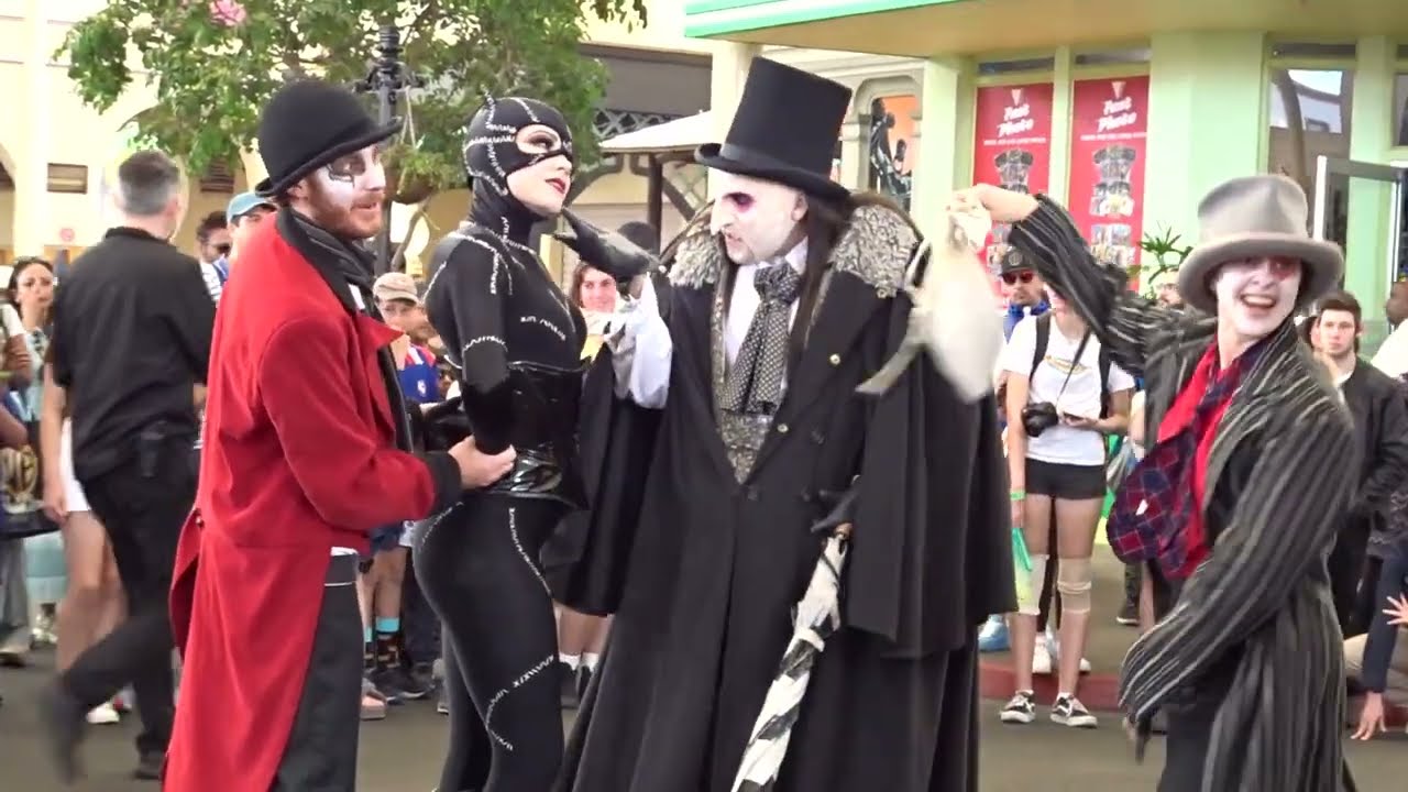 The Penguin & Catwoman Double Cross | Full (HD) Show I  Warner Bros Movie World | DC Villains