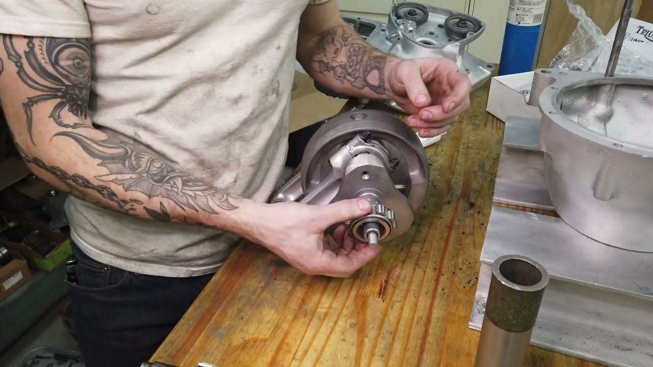 Установка нижней части / трансмиссии TRIUMPH UNIT 650