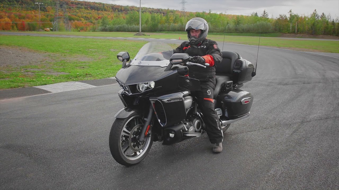 Yamaha Star Venture et Ducati Diavel S | Action moteur sport MOTO