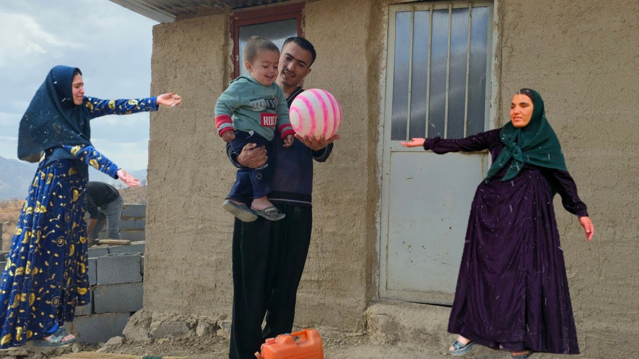 From scratch in the mountains; building a hut and raising a baby alone