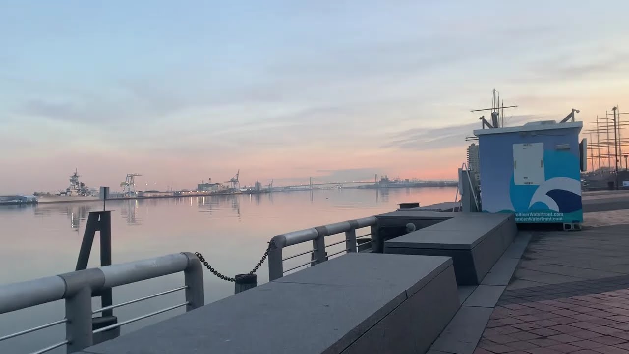 Philly By The Water. 🌊 💙 Cherry Street Pier. #philly #walkingtour