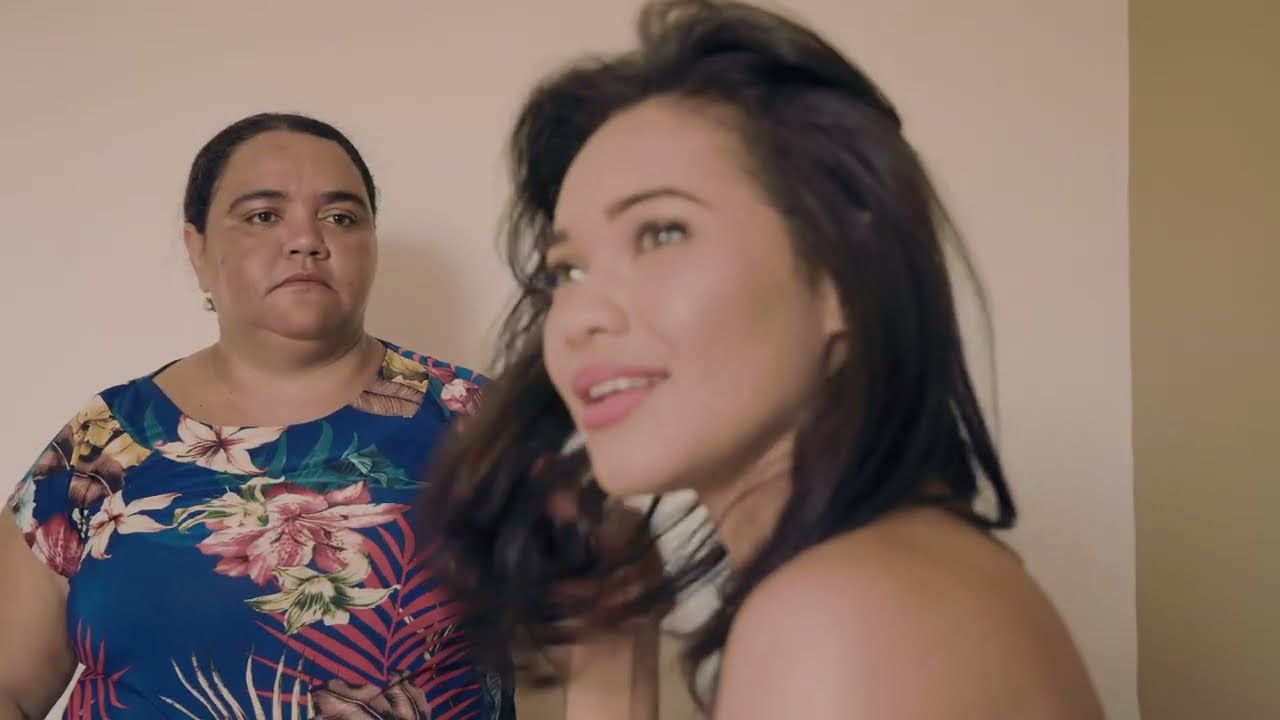 Mulher trai marido trabalhador