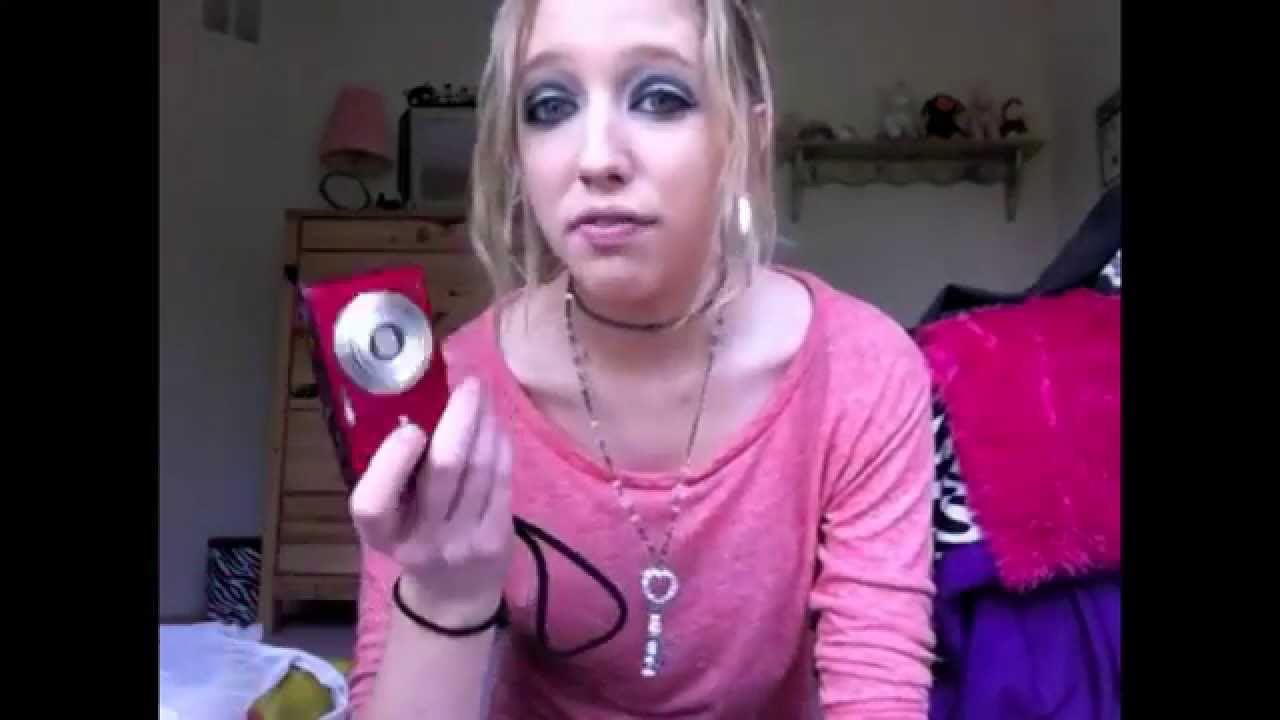 *Updated* Whats in my Purse!♡