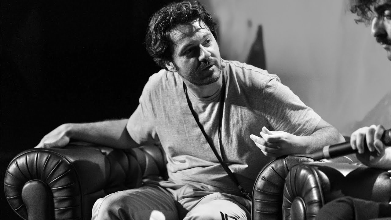 rubano il cellulare a Luca Vecchi dei THE PILLS durante l’intervista sul palco dei Boscar 2023