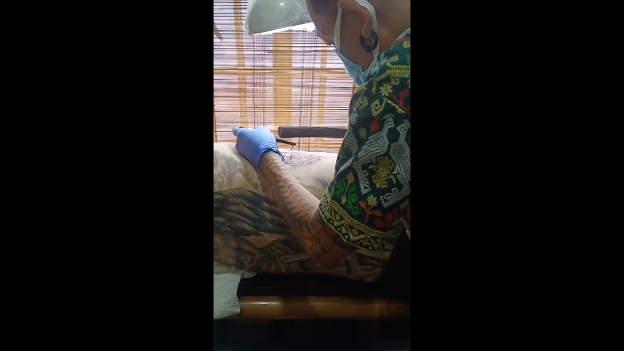 See the Most Awesome 4 Passionate Artists Hand-Tapping & Electric Tattooing in the Philippines!