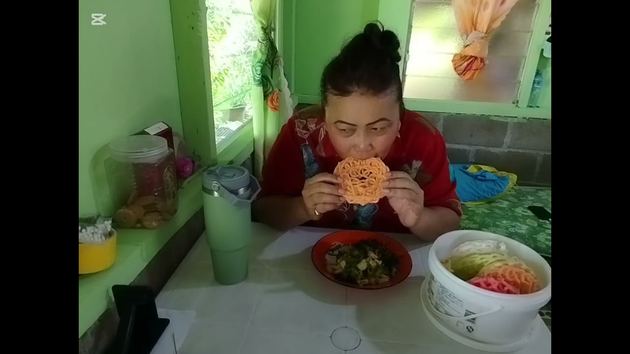 Hallo guys saya kembali, masak kangkung, tahu ebi, mantap sekali 😋