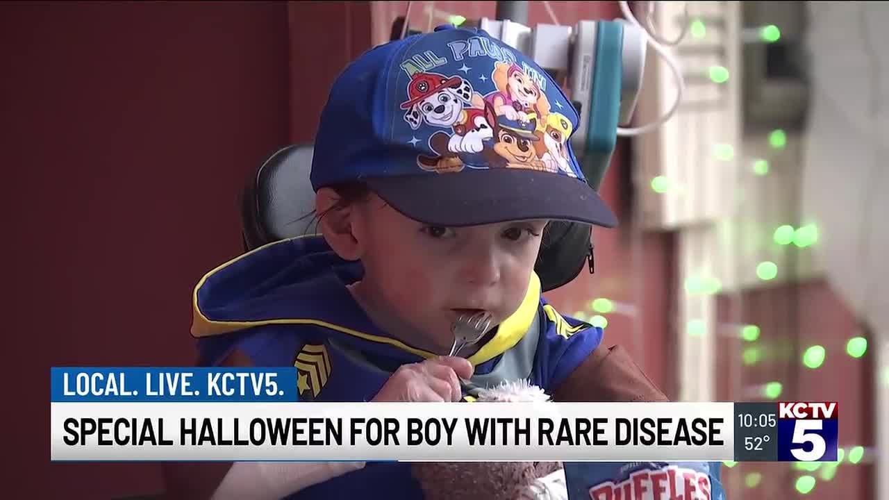 Reverse trick-or-treat brings Halloween to sick 3-year-old's door
