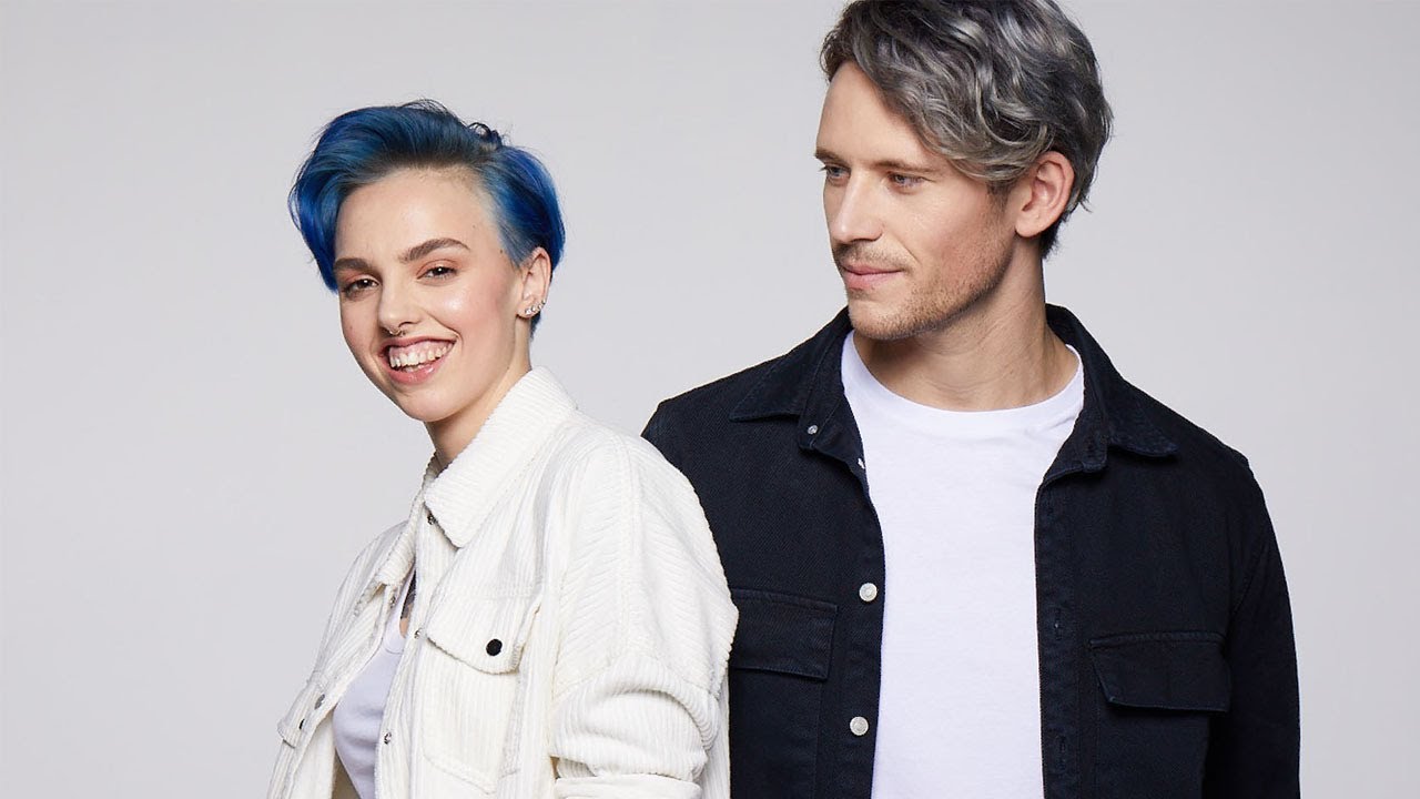 Blue or silver colored hair, with LIVE Ultra Brights or Pastels fr&aring;n Schwarzkopf